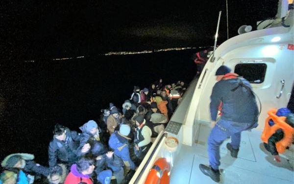 Aydın'da sürüklenen bottaki 51 kaçak göçmen kurtarıldı