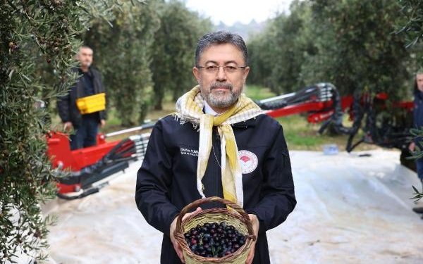 Bakan Yumaklı: Milletimiz zeytin üzerinden yapılan spekülasyonlara itibar etmesin 1 Bakan Yumaklı: Milletimiz zeytin üzerinden yapılan spekülasyonlara itibar etmesin