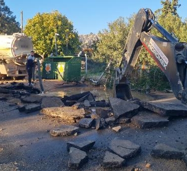Bodrum'da ana su isale hattı patladı, yol trafiğe kapandı