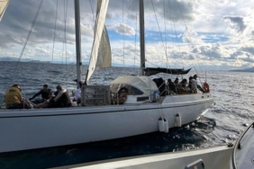 Bodrum'da arızalanan tekne ile bottaki 136 kaçak göçmen kurtarıldı