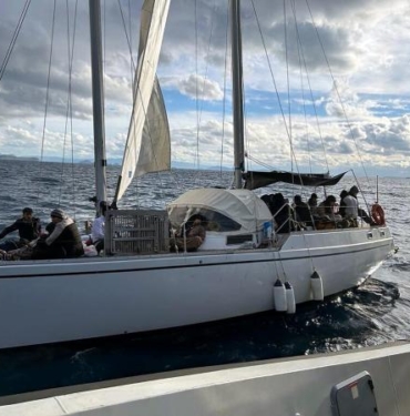 Bodrum'da arızalanan tekne ile bottaki 136 kaçak göçmen kurtarıldı