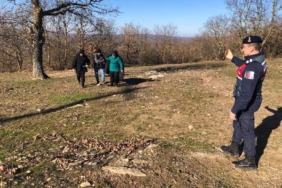 Edirne'de 153 kaçak göçmen, 6 organizatör şüphelisi yakalandı 12 Edirne'de 153 kaçak göçmen, 6 organizatör şüphelisi yakalandı