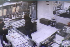 Kar maskesiyle girip bilezik fiyatı sorduğu kuyumcuyu 1 gün sonra silahla soydu