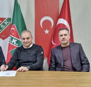 Karşıyaka'da Ergüllü futbola el attı