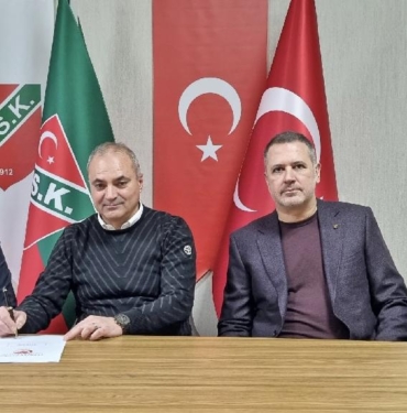 Karşıyaka'da Ergüllü futbola el attı