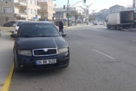 Otomobilinde tabancayla vurulmuş olarak bulundu; cinayet şüphesi araştırılıyor