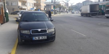 Otomobilinde tabancayla vurulmuş olarak bulundu; cinayet şüphesi araştırılıyor