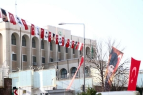 Suudi Arabistan Büyükelçiliği çevresi Atatürk posterleri ile donatıldı 15 Suudi Arabistan Büyükelçiliği çevresi Atatürk posterleri ile donatıldı