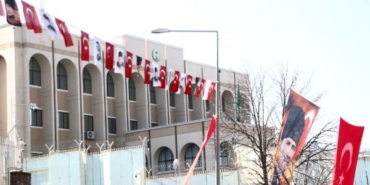 Suudi Arabistan Büyükelçiliği çevresi Atatürk posterleri ile donatıldı