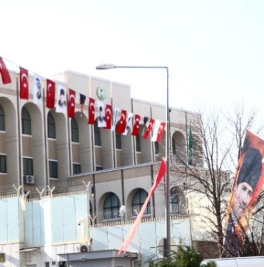 Suudi Arabistan Büyükelçiliği çevresi Atatürk posterleri ile donatıldı