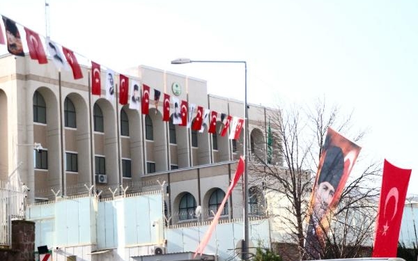 Suudi Arabistan Büyükelçiliği çevresi Atatürk posterleri ile donatıldı