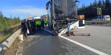 TEM'de yolcu otobüsü, TIR'a arkadan çarptı: 13 yaralı