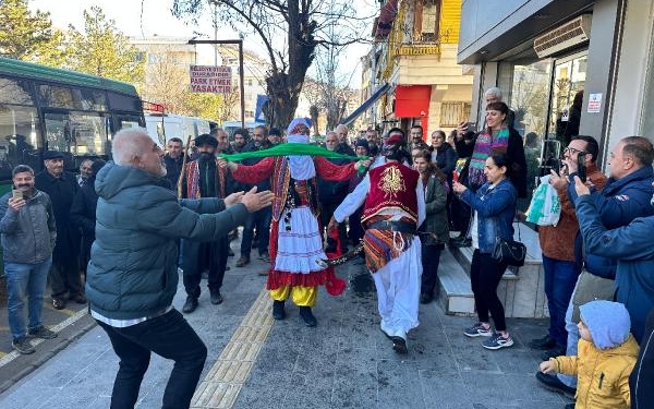 Tunceli’de yeni yıl, ‘Gağan’ geleneğiyle kutlandı 1 Tunceli’de yeni yıl, ‘Gağan’ geleneğiyle kutlandı