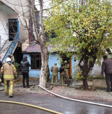 Ümraniye'de eşiyle kavga eden madde bağımlısı evini ateşe verdi