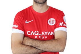 Antalyaspor'da 3 oyuncuyla yollar ayrıldı