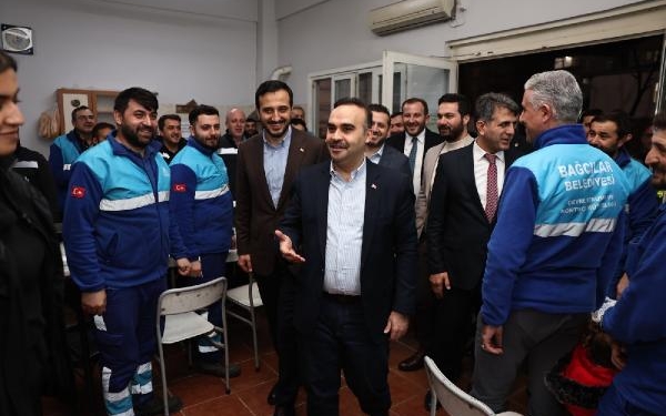 Bakan Kacır, 2024’e Bağcılar’da girdi 1 Bakan Kacır, 2024’e Bağcılar’da girdi