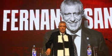 Beşiktaş'ın yeni teknik direktörü Fernando Santos imzayı attı 27 Beşiktaş'ın yeni teknik direktörü Fernando Santos imzayı attı