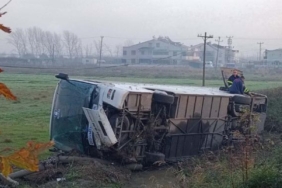 Çanakkale’de servis otobüsü devrildi: 5 yaralı 11 Çanakkale’de servis otobüsü devrildi: 5 yaralı