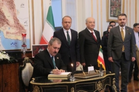 Destici'den İran Büyükelçiliği'ne taziye ziyareti 11 Destici'den İran Büyükelçiliği'ne taziye ziyareti