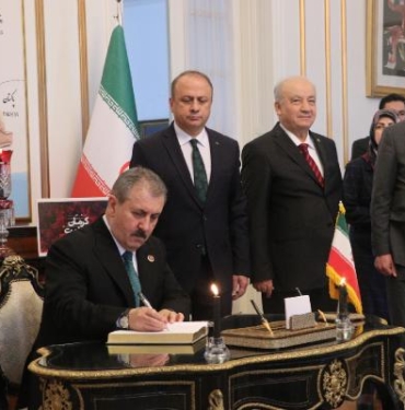 Destici'den İran Büyükelçiliği'ne taziye ziyareti 8 Destici'den İran Büyükelçiliği'ne taziye ziyareti