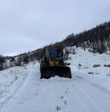 Diyarbakır'da kardan kapanan 22 mahalle yolu ulaşıma açıldı