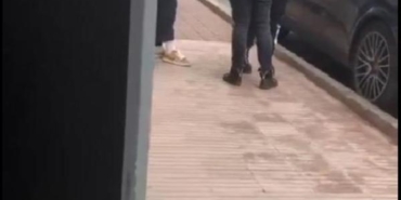 Fatih'te değnekçilere gözaltı; 250 lira veren turistlere polisten uyarı 17 Fatih'te değnekçilere gözaltı; 250 lira veren turistlere polisten uyarı