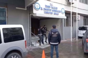 İzmir'de silah kaçakçılığı operasyonunda 2 tutuklama 6 İzmir'de silah kaçakçılığı operasyonunda 2 tutuklama