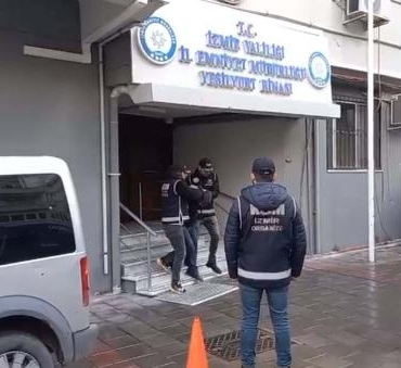 İzmir'de silah kaçakçılığı operasyonunda 2 tutuklama
