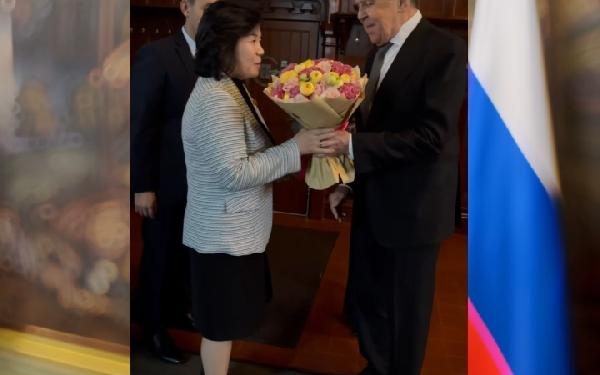 Lavrov, Kuzey Koreli mevkidaşıyla bir araya geldi