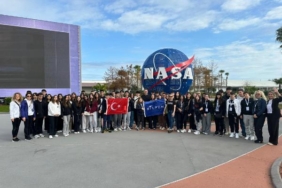 Lise öğrencileri NASA'yı ziyaret etti; Alper Gezeravcı'nın uzay yolculuğuna tanık oldu 15 Lise öğrencileri NASA'yı ziyaret etti; Alper Gezeravcı'nın uzay yolculuğuna tanık oldu