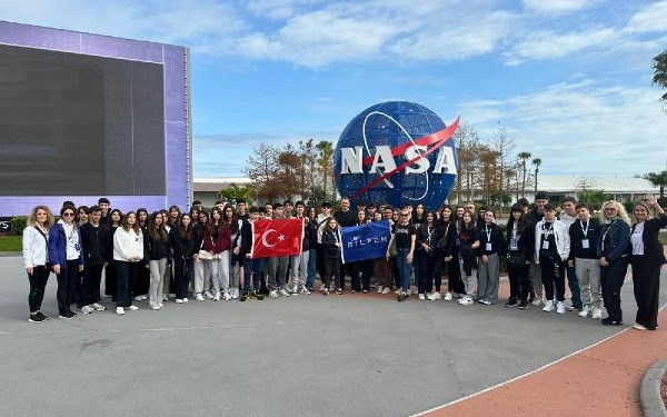 Lise öğrencileri NASA'yı ziyaret etti; Alper Gezeravcı'nın uzay yolculuğuna tanık oldu