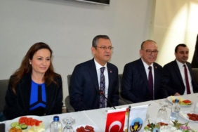 Özgür Özel: Emeklilerin hepsi ne CHP'lidir ne İYİ Partilidir ne de bir siyasi görüştendir 32 Özgür Özel: Emeklilerin hepsi ne CHP'lidir ne İYİ Partilidir ne de bir siyasi görüştendir