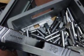 Pendik'te ruhsatsız tabanca üretimi yapılan 2 iş yerine baskın: 8 gözaltı 17 Pendik'te ruhsatsız tabanca üretimi yapılan 2 iş yerine baskın: 8 gözaltı