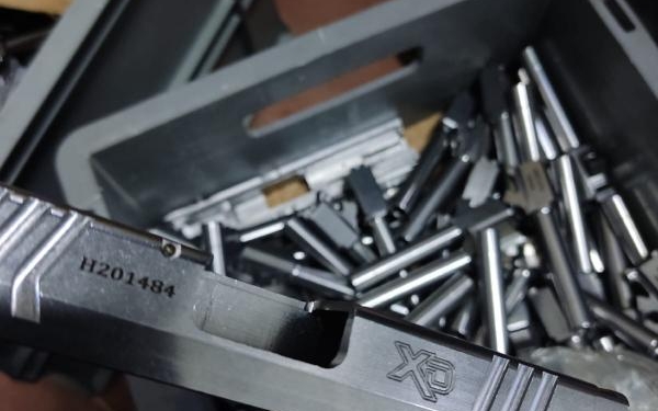 Pendik'te ruhsatsız tabanca üretimi yapılan 2 iş yerine baskın: 8 gözaltı 6 Pendik'te ruhsatsız tabanca üretimi yapılan 2 iş yerine baskın: 8 gözaltı