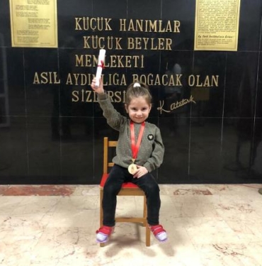 SMA Tip-2 hastası Defne'nin karne heyecanı