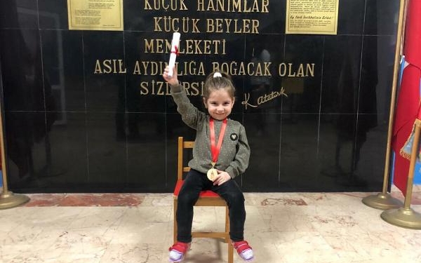 SMA Tip-2 hastası Defne'nin karne heyecanı