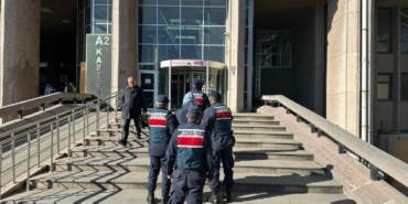 Ankara'da silah kaçakçılığı yapan kargo çalışanı gözaltına alındı 9 Ankara'da silah kaçakçılığı yapan kargo çalışanı gözaltına alındı