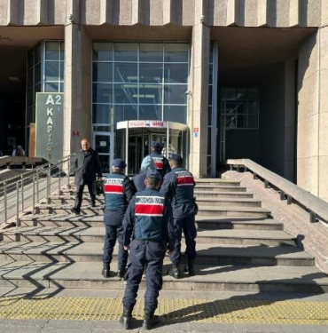 Ankara'da silah kaçakçılığı yapan kargo çalışanı gözaltına alındı