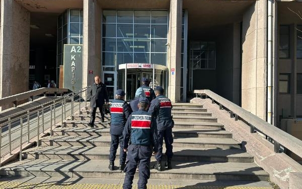 Ankara'da silah kaçakçılığı yapan kargo çalışanı gözaltına alındı