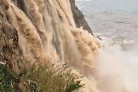 Antalya'yı sağanak vurdu; 5 ilçede okullar tatil (3) 15 Antalya'yı sağanak vurdu; 5 ilçede okullar tatil (3)