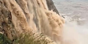 Antalya'yı sağanak vurdu; 5 ilçede okullar tatil (3) 18 Antalya'yı sağanak vurdu; 5 ilçede okullar tatil (3)