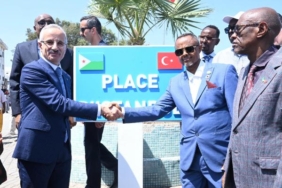 Bakan Uraloğlu, Cibuti’de ‘İstanbul Meydanı’nın açılışını yaptı 15 Bakan Uraloğlu, Cibuti’de ‘İstanbul Meydanı’nın açılışını yaptı