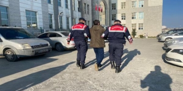 Cezaevinden firar eden hükümlüye uyuşturucu satışı yaparken suçüstü 14 Cezaevinden firar eden hükümlüye uyuşturucu satışı yaparken suçüstü