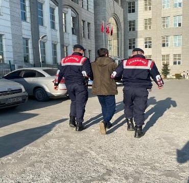 Cezaevinden firar eden hükümlüye uyuşturucu satışı yaparken suçüstü