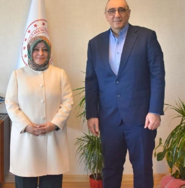 DeFacto'nun deprem bölgesine yardımları sürüyor