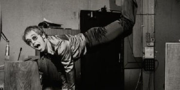 Elton John’un eşyaları açık artırmada satışa çıkıyor