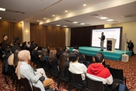 Hepsiburada, 6. Verimlilik ve Teknoloji Fuarı'nda gençlere yapay zeka eğitimi verdi 16 Hepsiburada, 6. Verimlilik ve Teknoloji Fuarı'nda gençlere yapay zeka eğitimi verdi