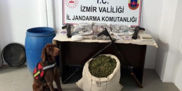 İzmir'de 11,5 kilo esrar ele geçirildi; 2 gözaltı 13 İzmir'de 11,5 kilo esrar ele geçirildi; 2 gözaltı