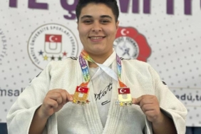 Judoda kazandığı şampiyonlukları, depremde kaybettiği antrenörüne hediye etti