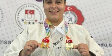 Judoda kazandığı şampiyonlukları, depremde kaybettiği antrenörüne hediye etti 7 Judoda kazandığı şampiyonlukları, depremde kaybettiği antrenörüne hediye etti